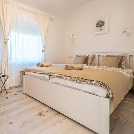 Sunny Villa