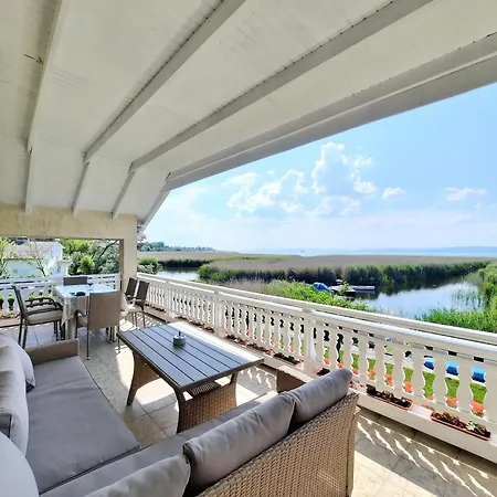 Sunny Villa *