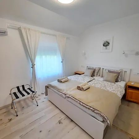 Sunny Villa