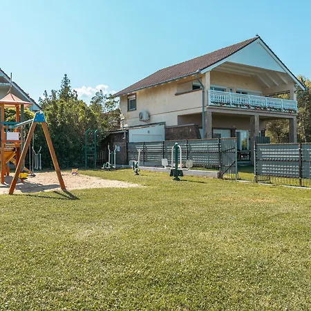 Sunny Villa